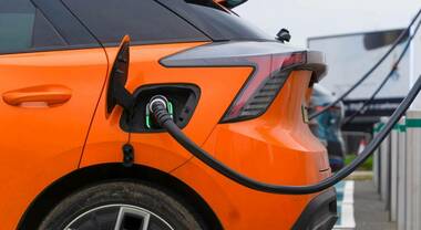 Mobilit&agrave; ecologica: nel 2035 in Italia 8 milioni di auto elettriche e plug-in con meno dipendenza dal petrolio