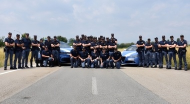 Stellantis, al Centro sicurezza di Orbassano corsi di guida sicura per 300 poliziotti