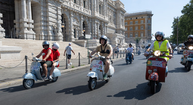 &ldquo;Vespa Roma 2026 - 80 Years of an Icon&rdquo;, la festa nella Capitale &egrave; entrata nel vivo