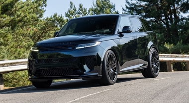 Range Rover Sport SV Black Edition, il fascino dark che nasconde un V8 biturbo da 290 km/h