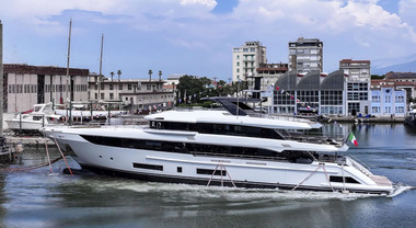 Benetti, varato a Viareggio il Lumina: superyacht di 44 metri che inaugura investimenti in Toscana per 100 milioni di euro