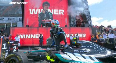 Antonelli vince la Sprint di Silverstone: Hamilton battuto dopo un bel duello, quinto Leclerc. Alle 17 la qualifica