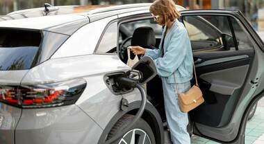Mercato auto, in Alto Adige le vendite delle elettriche (quota 21,4%) superano quelle a benzina (quota 19,8%)