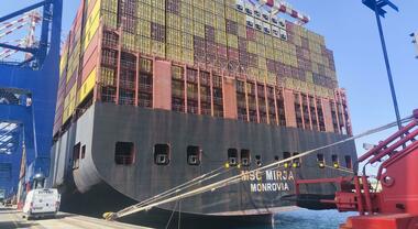 MSC spinge sulla transizione: per la prima volta una nave porta container agganciata al sistema cold ironing