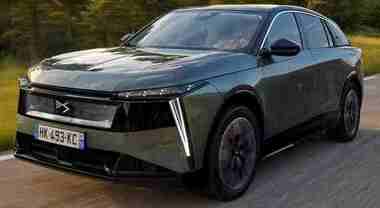 DS, arriva il Settebello. Il brand premium lancia la N&deg; 7. Prodotta in Italia, sfoggia tutto la charme francese
