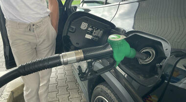 Carburanti, volani i prezzi in autostrada: benzina a 2,023 &euro;/l e 2,161 &euro;/l per il gasolio
