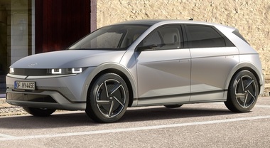 Hyundai, l'evoluzione della Ioniq 5: per il crossover elettrico pi&ugrave; tecnologia e una gamma semplificata