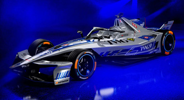 FE, monoposto "cromate" per Dennis e Drugovich (Andretti) agli E-Prix in notturna di Tokyo, omaggio alla Liberty Walk