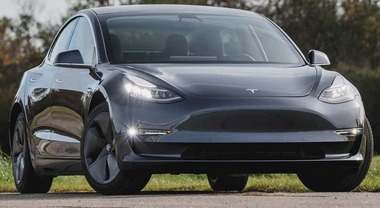 Tesla, richiamo dell'ente federale Nhtsa in Usa per 20mila Model 3 e Y prodotte tra 2017 e 2023. I fari sono troppo &ldquo;luminosi&rdquo;