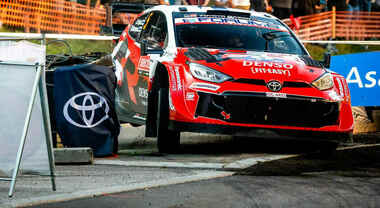 Wrc, incidente per Ogier nel Rally di Finlandia: Pajari (Toyota) gli subentra in testa e ipoteca il secondo successo di fila