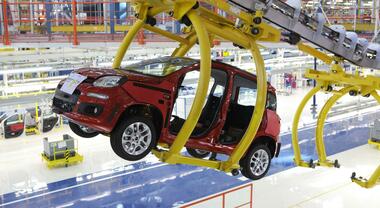 Produzione industriale, in Italia frena ma vola l'automotive: fabbricazione auto a +22,7% nel semestre e +10,5% a giugno