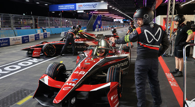 FE, De Vries vince il derby Mahindra con Mortara per l'ultima pole della Gen3 e con il record del circuito ExCel di Londra