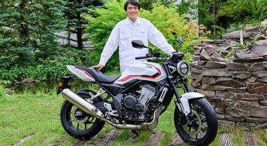 Honda CB400 Super Four E-Clutch, la nakerd che punta sull'equilibrio. Piacere di guida e maneggevolezza i punti di forza