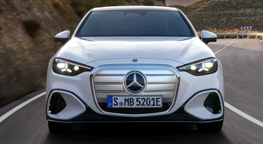 Mercedes Classe C elettrica, la qualit&agrave; eccelle: ergonomia e comfort. Interni da vera ammiraglia