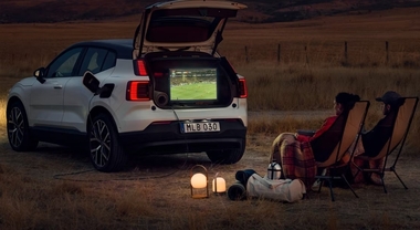 Volvo EX30, nuovo aggiornamento software che introduce la tecnologia V2L