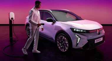 Scenic E-Tech Electric si aggiorna. Batteria NMC da 89 kWh porta autonomia a 642 km per il suv Renault