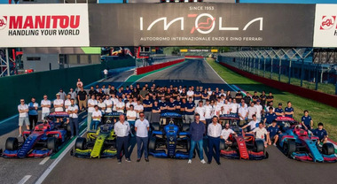 A2RL, a Imola la sfida del futuro: cinque monoposto senza pilota corrono guidate dall&rsquo;intelligenza artificiale