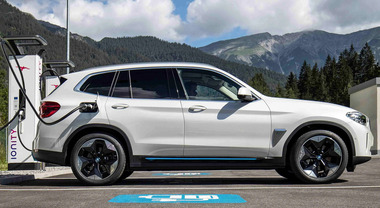 Gran Bretagna, le auto elettriche ad agosto sono state le pi&ugrave; vendute: +30% e quota del 30%