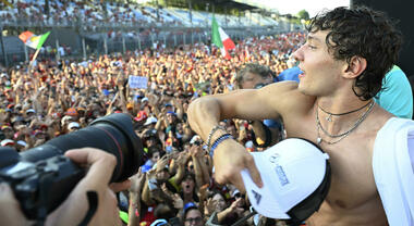 Gp Monza, la domenica bestiale del fenomeno Kimi: &laquo;Mamma mia, che giornata&raquo;