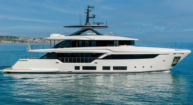 L&rsquo;esperienza Custom Line (oltre 300 yacht in 30 anni) in mostra al salone di Cannes con la nuova Navetta 35
