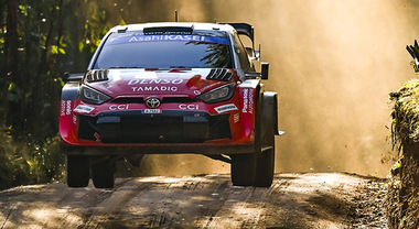 Wrc, 3 Toyota in testa al Rally del Cile a 71 km dall'arrivo: Solberg precede Evans e Ogier. Neuville si ribalta e si ritira