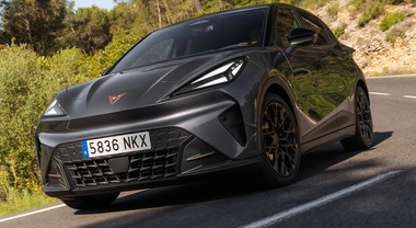 Cupra Raval, al via il lancio in Italia. Si allarga la gamma con la versione Edge: batteria da 37 kWh