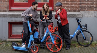 Sempre pi&ugrave; italiani in bici e monopattino, ma mobilit&agrave; sostenibile stenta a decollare. Auto sempre mezzo di trasporto preferito