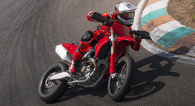 Ducati Desmo 450 SM, la casa di Borgo Panigale debutta nel mondo supermotard racing