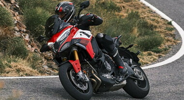 Multistrada V4 Pikes Peak celebra il centenario Ducati. La grafica &egrave; ispirata alle MotoGP e Superbike