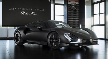 Alfa Romeo 33 Stradale &ldquo;Perla Nera&rdquo;, la supercar del biscione in carbon look