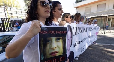 Serena Mollicone, scontro sull'arma del delitto. Il consulente dell'accusa: «Il foro sulla porta è compatibile con il cranio»