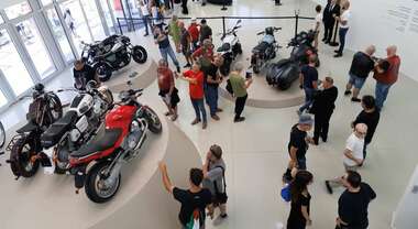 Moto Guzzi, la nuova &ldquo;casa&rdquo; di Mandello &egrave; un successo: ha gi&agrave; accolto oltre 6.000 visitatori