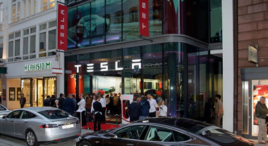 Germania, incentivi con la &ldquo;scossa&rdquo;: elettriche al 34,5% in settembre. E Tesla torna a superare Byd