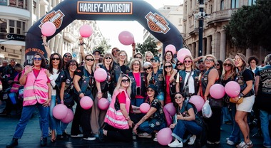 Harley-Davidson, Pescara si &egrave; tinta di rosa per il sesto Ladies of Harley International Run