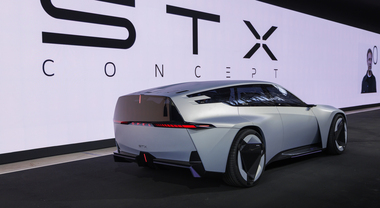 Opel STX Concept, la station wagon che sfida la moda dei Suv