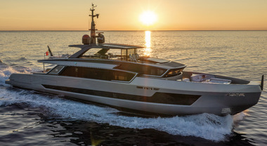 ISA Viper 130, stile, potenza, velocit&agrave;: yacht di 39 metri che vola a 35 nodi senza penalizzare spazio e comfort