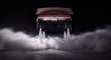 Roadster, la supercar di Tesla pu&ograve; volare