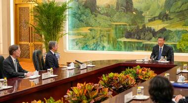 Xi tende la mano a Blinken: «Partner, non rivali»
Ma sale la tensione sulle armi cinesi a Putin