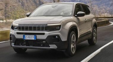 Jeep Avenger conserva il dna offroad anche e-Hybrid. Dal fango all’asfalto con sistema mild-hybrid da 48 Volt