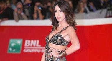 La modella ternana Giulia De Majo sul red carpet del festival del ...