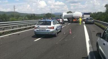Incidente in A1 tra Orvieto e Fabro, salve le persone a bordo: il flusso del traffico fatica a sbloccarsi