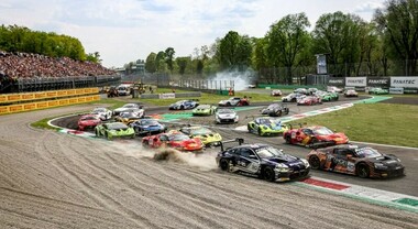 A Monza dà spettacolo l'esordio del GT World Challenge Europe. Sfortunata l’avventura di Valentino Rossi con la BMW M4 GT3