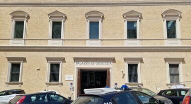 A 15 anni perseguitata dall'ex anche davanti la scuola: il 27enne ...