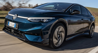ID.7, cresce l’elettrico: una VW lunga 5 metri. L’ammiraglia “zero emission”: autonomia di 700 km e bimotore 340 cv