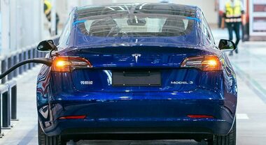 Tesla inserita nel catalogo acquisti del governo cinese. Ora enti pubblici possono acquistarle come auto di servizio