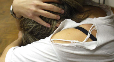 Stuprata e filmata per un mese, torna dal mostro per evitare il ...