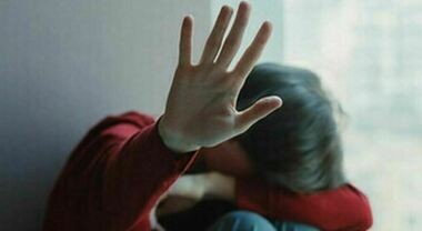Ragazzo di 16 anni con deficit cognitivo violentato (e ripreso in ...