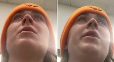 Ragazza in lacrime si filma (di nascosto) mentre si licenzia: &amp ...