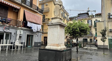 Campi Flegrei, il bradisismo allarma Pozzuoli: «È l'ira di Santo Mamozio. La statua torni in piazza»