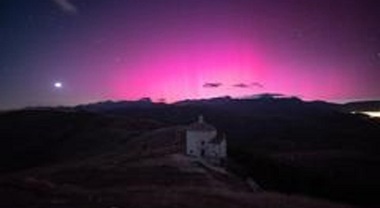 Aurora boreale a sud, fascino e mistero: la spiegazione del fisico Francesco Vissani
